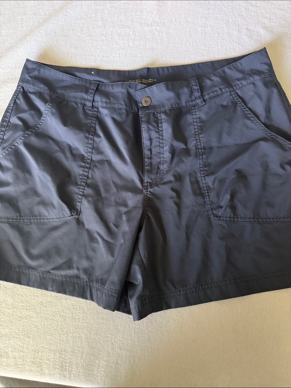Size 16 Women’s Columbia Omnishield navy shorts 6 inch inseam